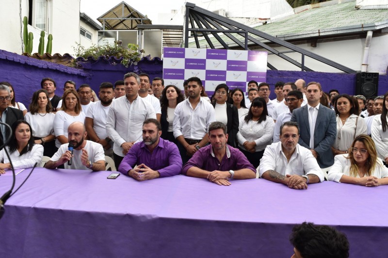 828575-los-libertarios-denuncian-que-en-jujuy-les-armaron-boletas-iguales-y-hasta-con-la-cara-de-milei