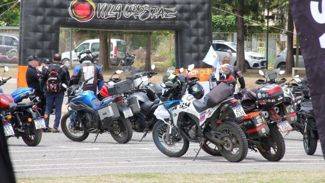 2306101-las-mejores-postales-del-test-ride-voge-junto-al-lago-san-roque