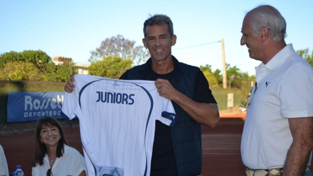 2307300-la-legislatura-distinguio-a-daniel-orsanic-durante-su-visita-a-cordoba