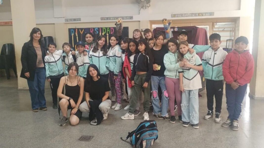 2312169-alumnos-realizaron-un-proyecto-sobre-luis-alberto-spinetta