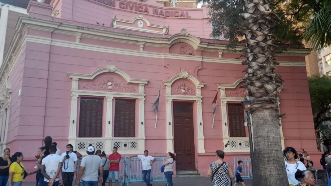 2322229-la-ucr-cordobesa-pide-un-debate-interno-y-rechaza-acuerdos-con-milei